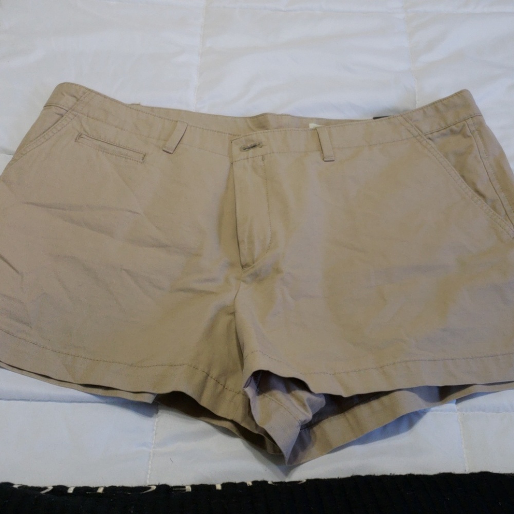 Gap khaki shorts